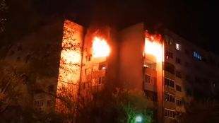 Огромен пожар изпепели апартамент в столичния квартал Дружба Пламъците са