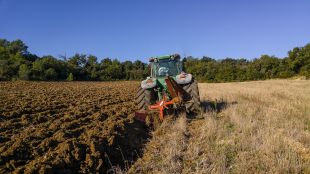 Земеделски производител в Белгия нашумя след като неволно прекрои границата
