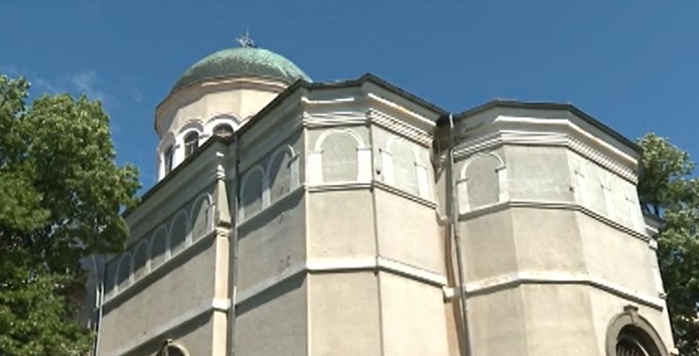 Разбиха и обраха 200-годишната църква в Ямбол -Св. Николай Чудотворец,
