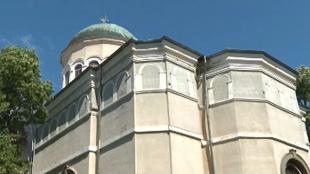 Разбиха и обраха 200 годишната църква в Ямбол Св Николай Чудотворец