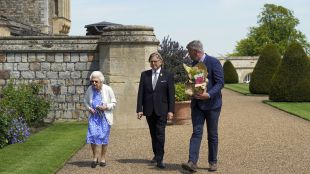 Британската кралица Елизабет отбеляза деня в който съпругът й