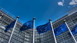 ЕС удължи с година наказателните меркиСАЩ подготвят нови санкции срещу