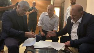 Центристът Яир Лапид лидер на израелската опозиция обяви късно снощи