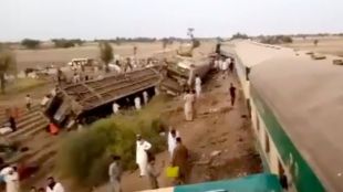 Два експресни влака са се сблъскали в Южен Пакистан съобщи