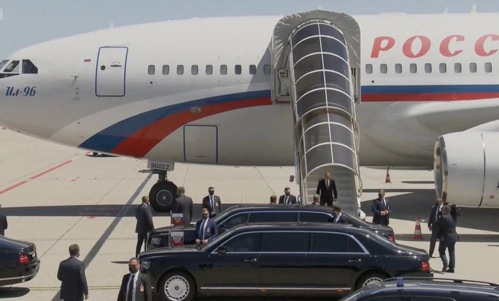 Президентът на Русия Владимир Путин пристигна днес в Женева. Следобед