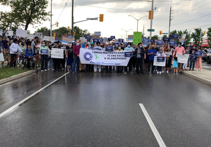 Хиляди хора участваха вчера в шествия в подкрепа на канадско