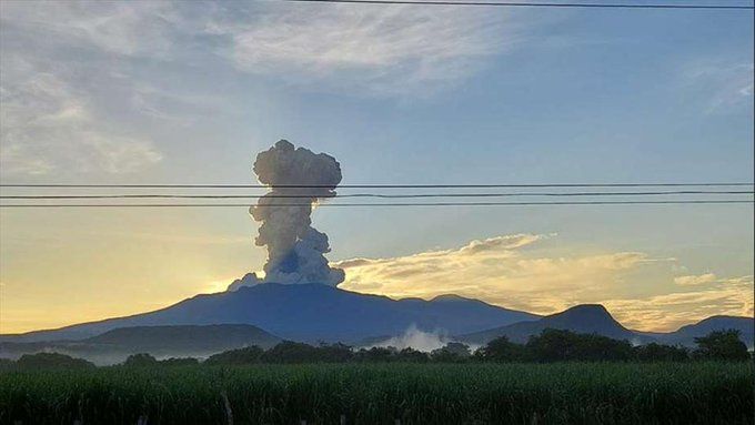 Вулканът Ринкон де ла Виеха в Коста Рика изригна зрелищно.