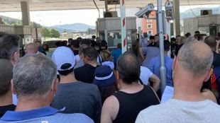 Големи опашки на пункт ГКПП Калотина при влизане от Сърбия