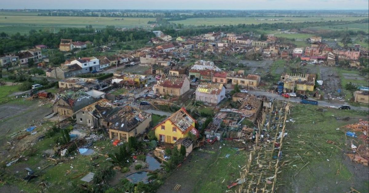 Необичайното торнадо в Чешката република, довело до смъртта на трима