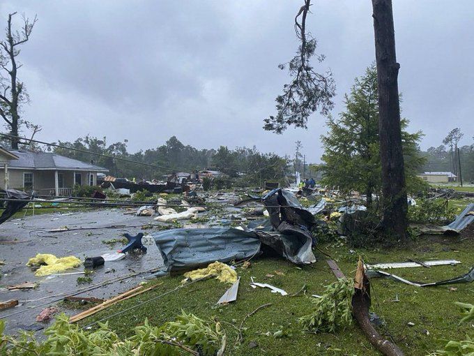 Тропическата буря Клодет отне живота на 12 души в американския