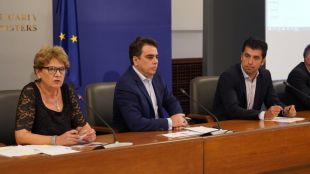 Министрите Асен Василев Кирил Петков и Виолета Комитова дават брифинг