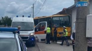 Училищен автобус катастрофира в хасковското село Конуш съобщи На шофьора