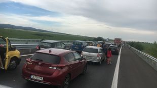 Две коли са се сблъскали на АМ Тракия край Стара