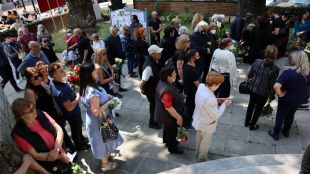 Стотици близки и приятели дойдоха в храм Св Николай във Варна
