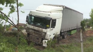 Пореден пътен инцидент на опасен завой в козлодуйското село Гложене