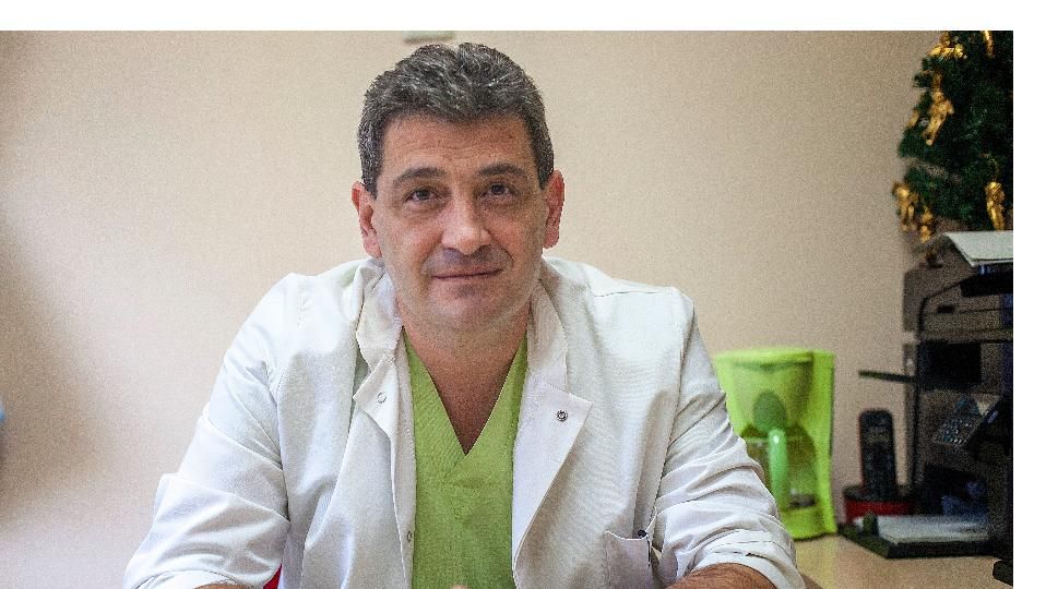 Доц. д-р Христо Шивачев завършва медицина в Медицински университет -