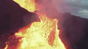 Зрелищни кадри от изригналия наскоро вулкан ФаградалсФядл в Исландия Дрон