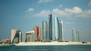 Столицата на Обединените арабски емирства Абу Даби обяви редица обществени