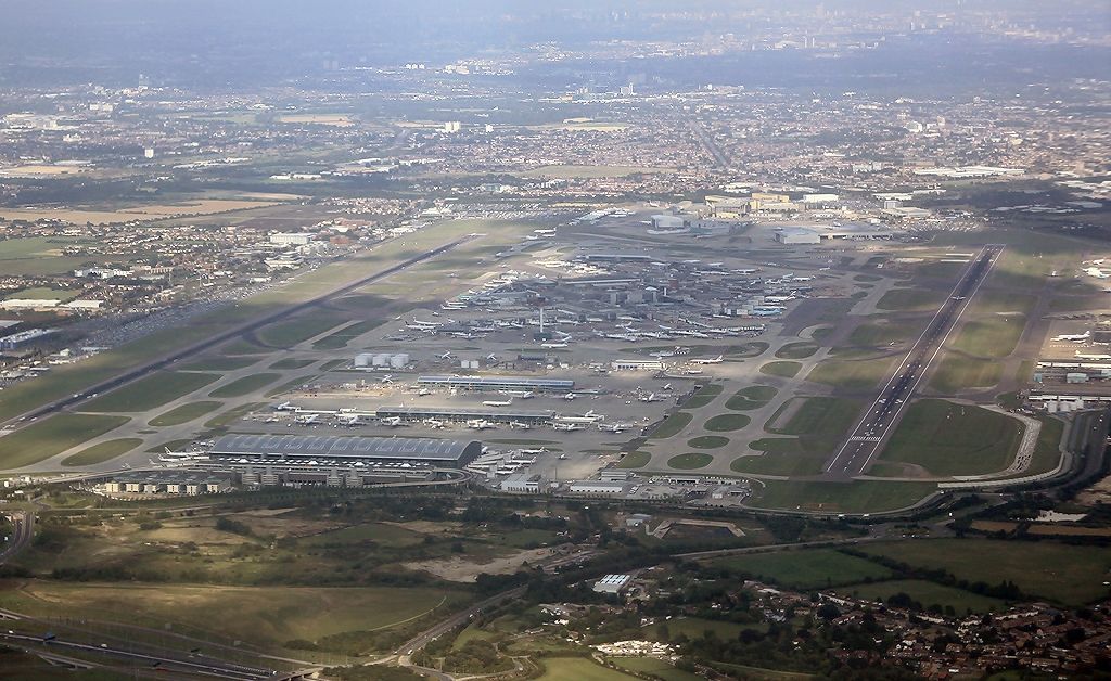 Лондонското летище Хийтроу върна статута си на най-натоварено европейско летище,