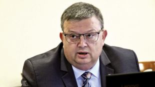 Сотир Цацаров е депозирал оставката си в Народното събрание Молбата