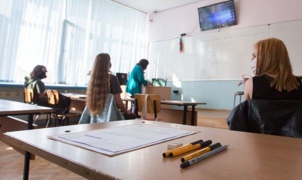 Първо класиране за гимназиите в СофияПетимата ученици с максимума от