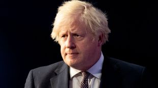 Британският премиер Борис Джонсън предупреди за цунами от варианта Омикрон