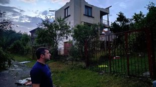 Ураганeн вятър отнесe покриви на къщи в софийското село Губеш https www facebook com Meteobalkans photos a 480310198791576 1988243611331553 type 3Има