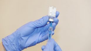 Ниска доза от ваксината на Пфайзер и Бионтех не предизвиква
