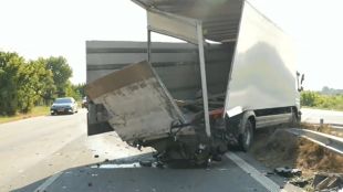 Два камиона са се ударили на 119 км на магистрала
