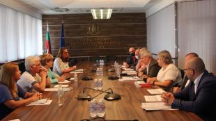 Министърът на регионалното развитие и благоустройството Виолета Комитова се срещна