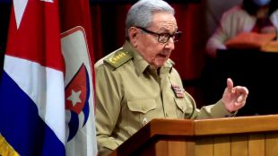 Бившият кубински президент Раул Кастро пристигна в Каракас за почете