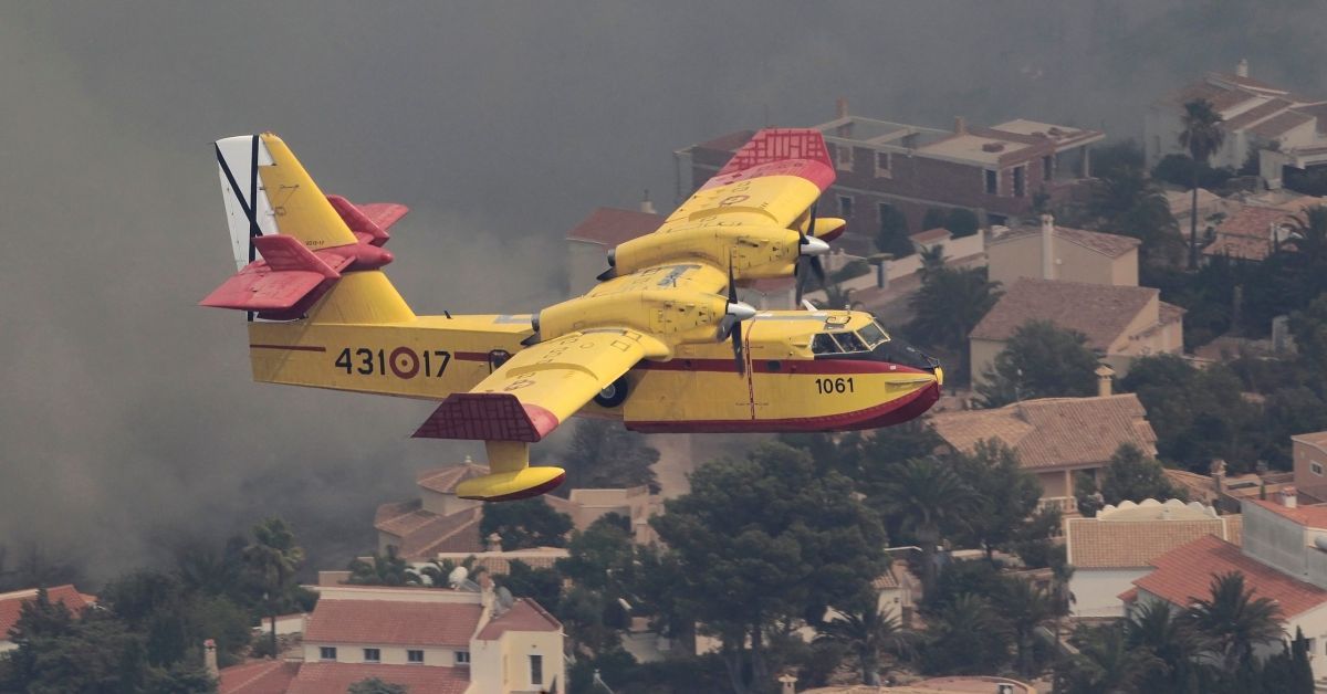 Голям горски пожар избухна в испанската провинция Аликанте в неделя.
