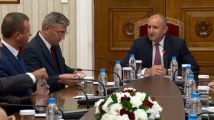 Започнаха консултациите на президента Румен Радев с парламентарната група на