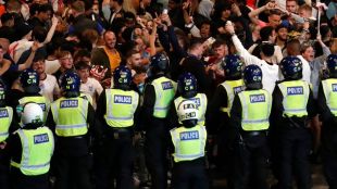 Лондонската полиция съобщи че е задържала 49 души вчера