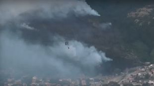 Продължава овладяването на пожара пламнал вчера над град Твърдица Огънят
