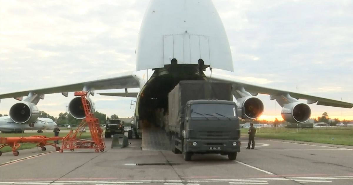 Два самолета Ан-124 Руслан на руската военно-транспортна авиация, натоварени с