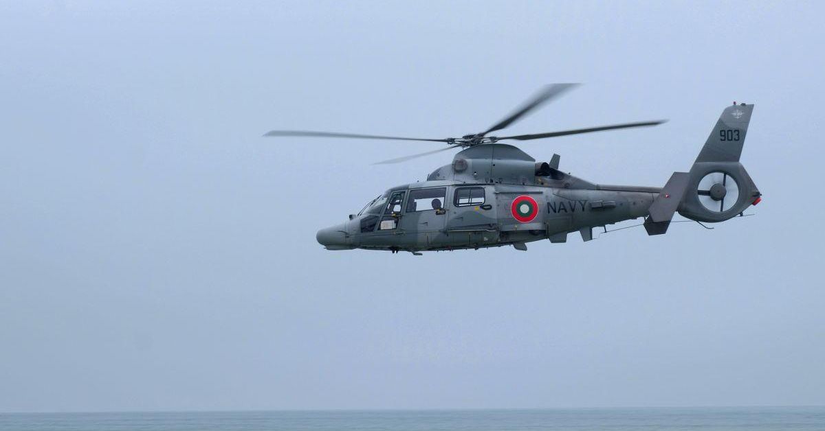 ВМС вдигна хеликоптер, издирването продължава в турски води23-годишен азербайджанец, моряк