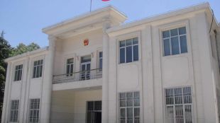 Китай засега не планира евакуация на персонала от посолството си