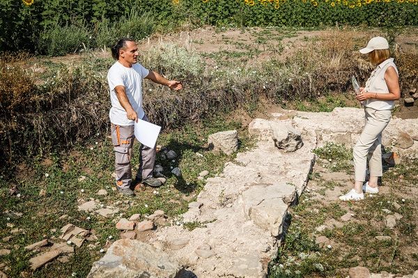 Кметът на София Йорданка Фандъкова посети археологическите проучвания на вила