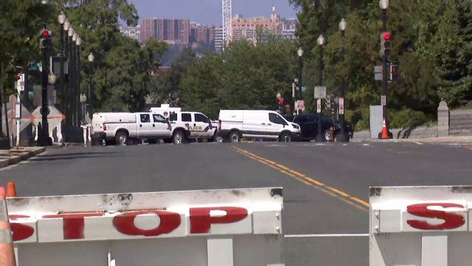 Американската полиция в Капитолия съобщи, че разследва бомбена заплаха близо