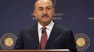 Турският външен министър Мевлют Чавушоглу по време на телефонни разговори
