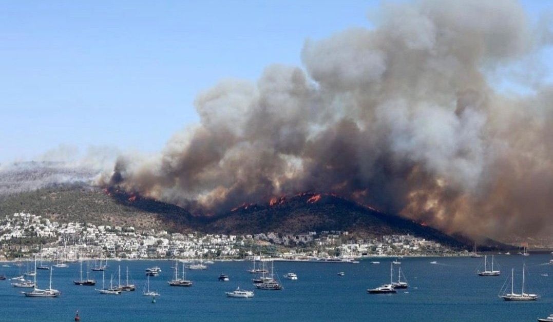 Горският пожар край западния турски град Бодрум е бил овладян.