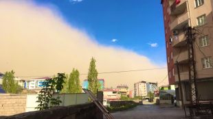 Мощна пясъчна буря удари югоизточния турски окръг Мардин съобщи CNN