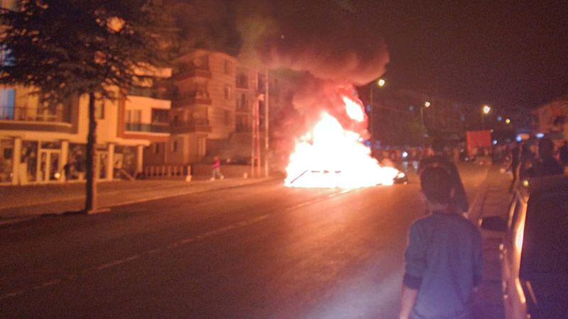 Стотици жители на Анкара атакуваха домове и магазини, притежавани от
