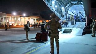 Франция ще прекрати евакуацията си от контролирания от талибаните Афганистан