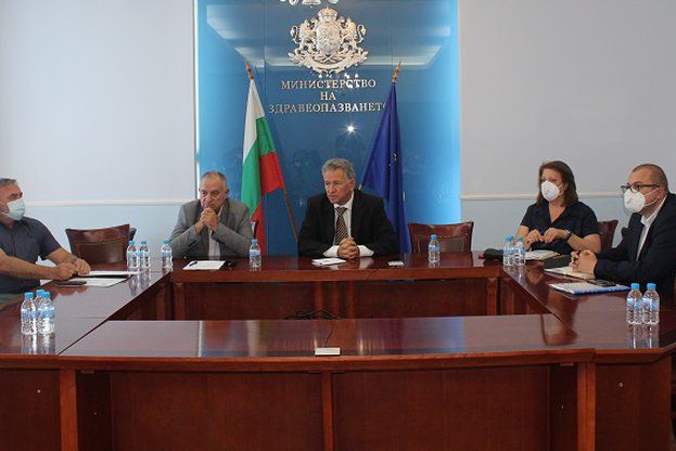 На среща в Министерството на здравеопазването министър д-р Стойчо Кацаров