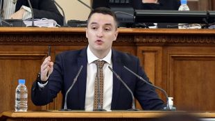След изслушване на Явор Божанков, Общото събрание на Парламентарната група