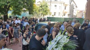 Стотици се събраха за да почетат паметта на Радосвет Радев