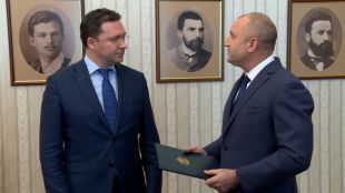 Президентът Румен Радев връчва мандат за съставяне на правителство на
