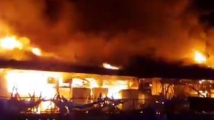 Пожар се разрази в голям китайски търговски център в Белград